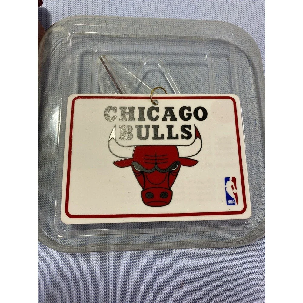 Hallmark Keepsake Christmas Ornament Chicago Bulls NBA Plaque W/ Stand Vtg. 97’